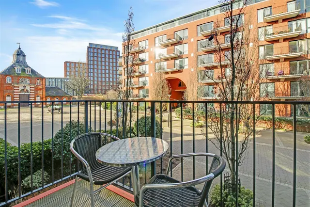 Warehouse Court, Street, SE18, photo 1