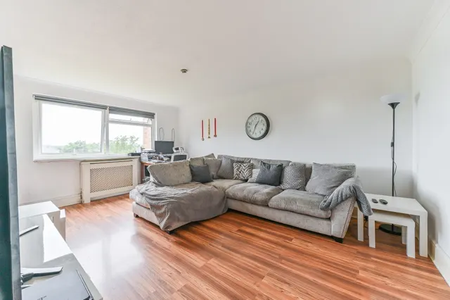 Photo 2 — 6 Benwick Court, Croydon Road, London