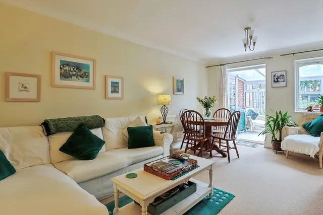 Willwood Close, Canford Heath, BH17, photo 2