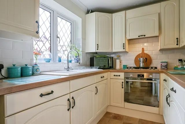 Willwood Close, Canford Heath, BH17, photo 3