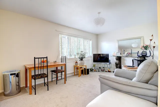 Barry Way, Basingstoke, RG22, photo 2
