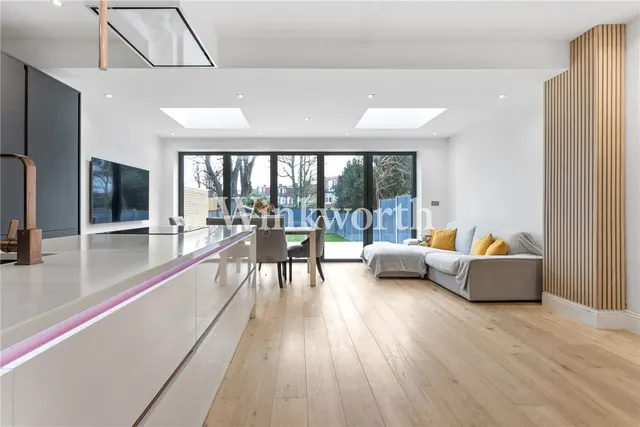 Riverway, London, N13, photo 1