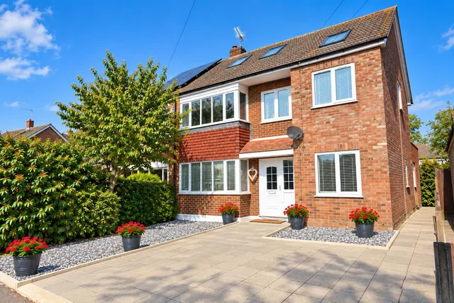 Elms Road, Ware, SG12, photo 1