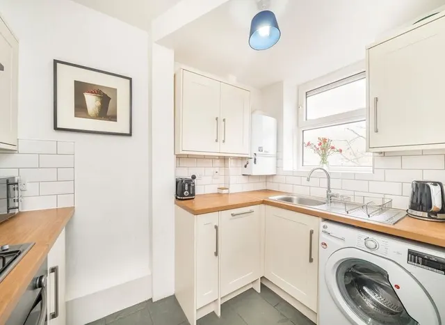 Photo 2 — Wandsworth Road, South Lambeth, SW8
