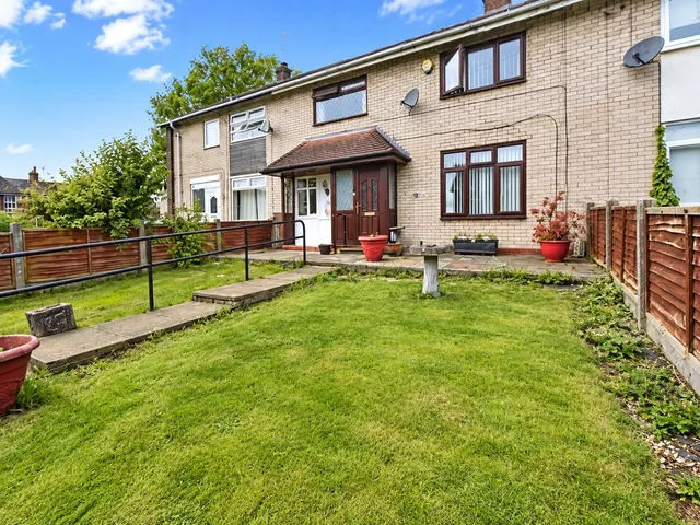 Wakefield Crescent, Romiley, SK6, photo 1