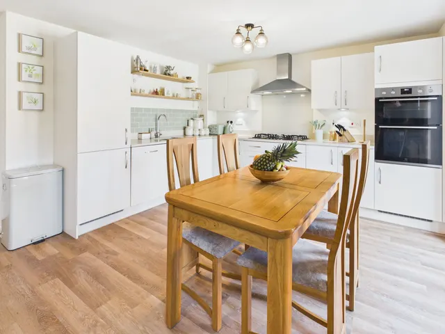 Meadowside Drive, Henhull, CW5, photo 2
