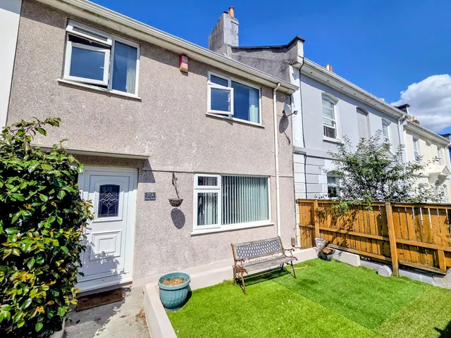 3 bedroom house — Pasley Street, Plymouth