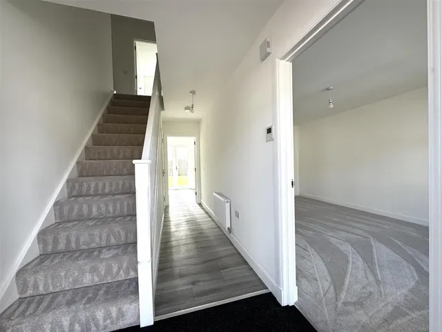 Photo 2 — Brackenhill Crescent, Hamilton, Hamilton, ML3 8RT
