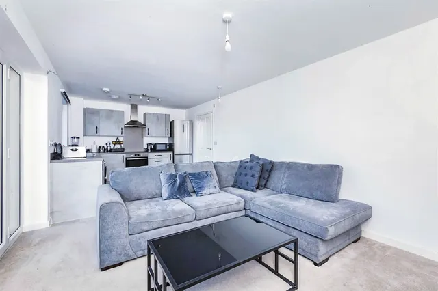 Round Meadow Road, Leicester, LE4, photo 3