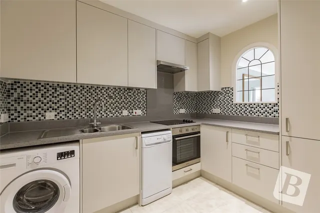 St. Kathryns Place, Upminster, RM14, photo 2