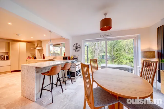 Photo 2 — Manor Close, Droitwich, Worcestershire, WR9 8HG