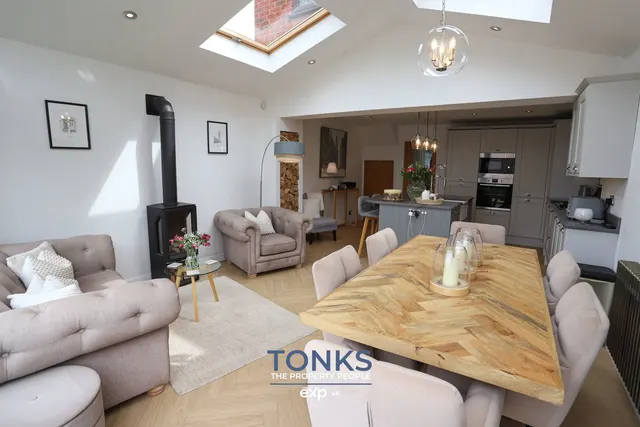 Photo 2 — Mallard Drive, Oldbury, B69 4QU