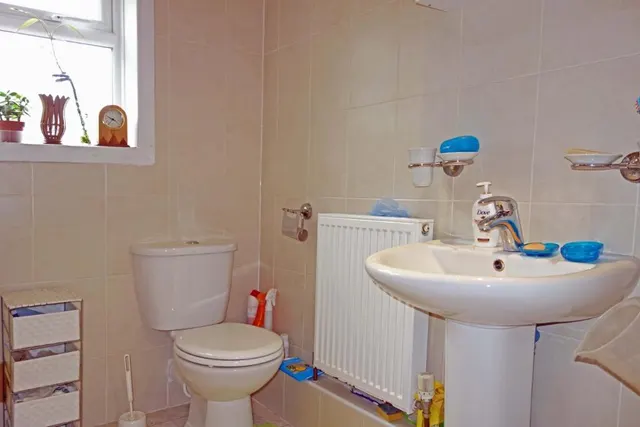 Bingley Road, Saltaire, BD18, photo 2
