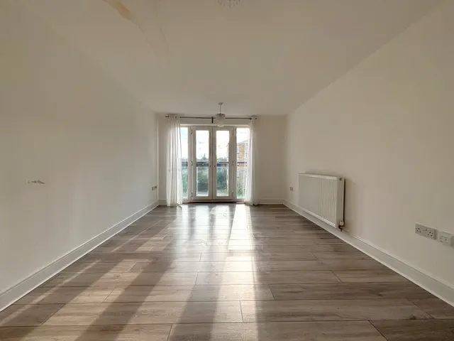 Black Eagle Drive, Northfleet, DA11, photo 2