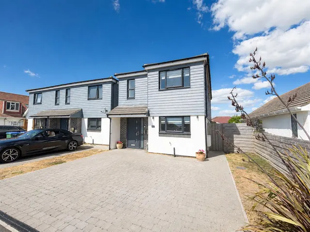 Capel Avenue, Peacehaven, photo 1