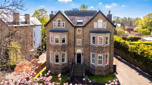 Park Crescent, Roundhay, LS8, photo 1
