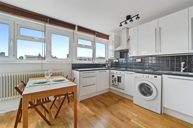Photo 2 — Weymouth Terrace, Fellows Court Weymouth Terrace, E2