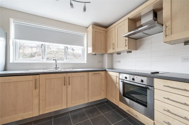 Reading Road, Farnborough, GU14, photo 2