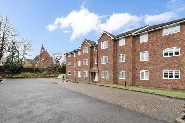 Reading Road, Farnborough, GU14, photo 1