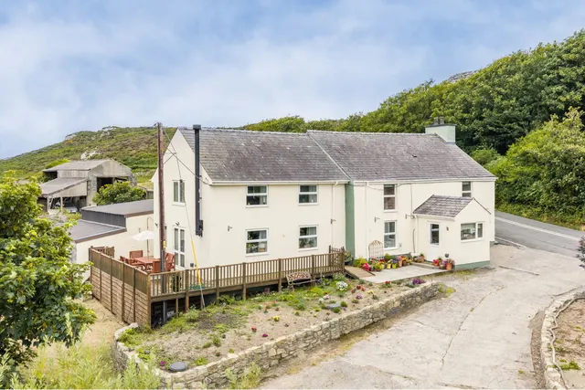 South Stack Road, Holyhead, LL65 1YL, photo 1