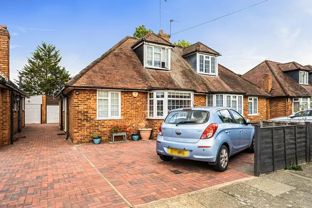 Chartley Avenue, Stanmore, HA7, photo 1