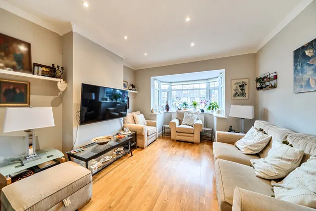 Chartley Avenue, Stanmore, HA7, photo 2