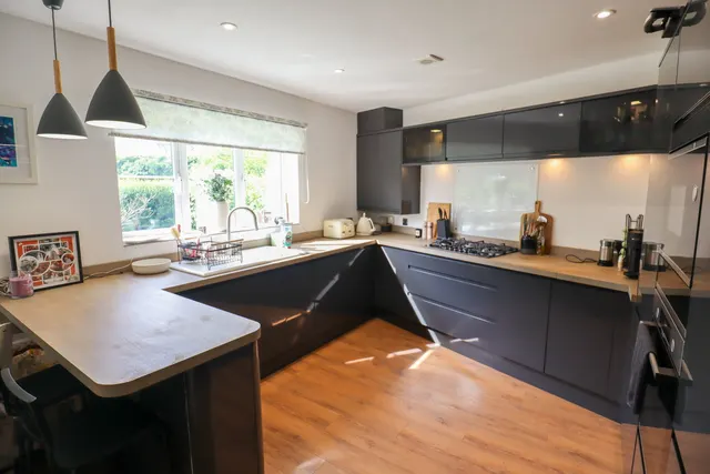 Nuthatch Road, Calne, photo 2