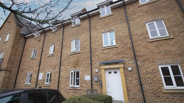 College Close, Loughton, photo 1