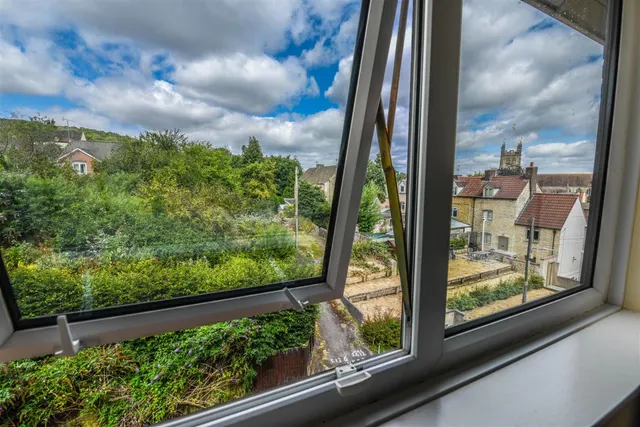 Champions Court, Dursley, GL11, photo 2