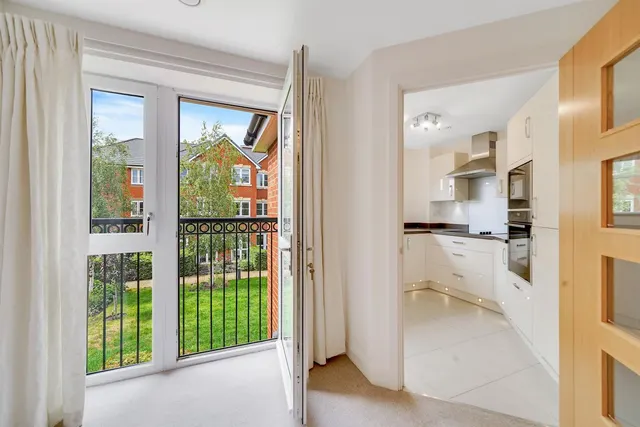 Churchfield Road, Walton-On-Thames, KT12, photo 2
