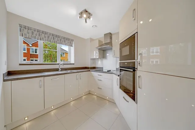 Churchfield Road, Walton-On-Thames, KT12, photo 3