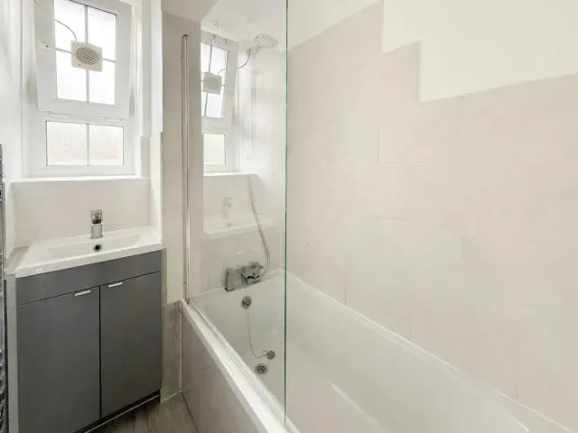 Churchill Gardens, SW1V, photo 1