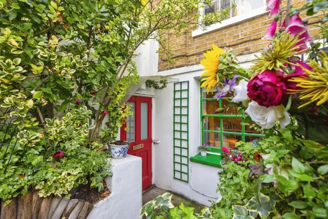 Wandsworth Road, London, SW8, photo 1
