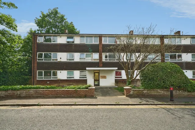 Crakers Mead, Watford, photo 1