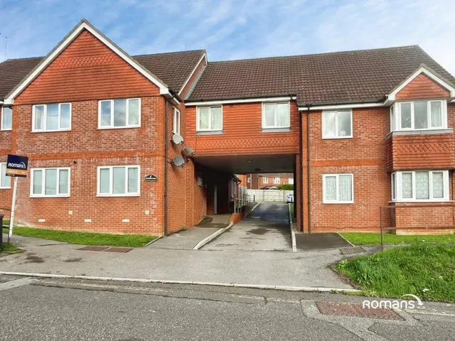 Kingsclere Road, Basingstoke, RG21, photo 1