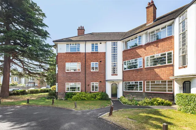 St Leonards Court, East Sheen, SW14, photo 2