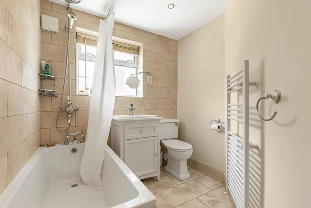 St Leonards Court, East Sheen, SW14, photo 3