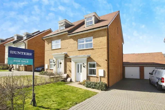 Briggington Way, Leighton Buzzard, LU7, photo 1