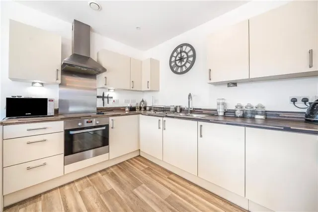 Hackbridge Road, Wallington, SM6, photo 2