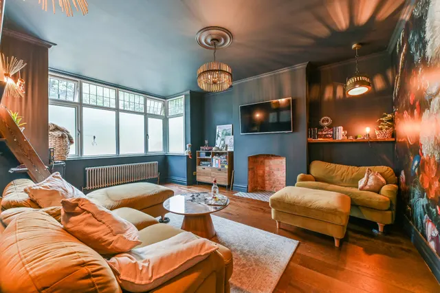 Photo 2 — 285 Addiscombe Road, Croydon