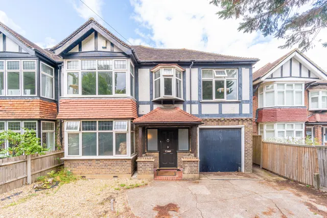 285 Addiscombe Road, Croydon, photo 1