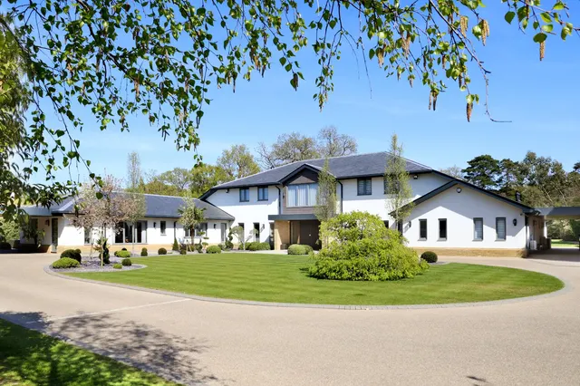 Parsonage Lane, Farnham Common, SL2, photo 1