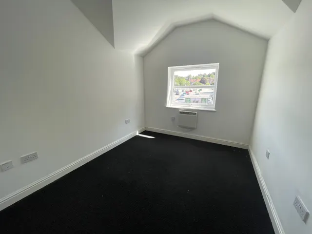 Photo 2 — Gardiners Court, NG19