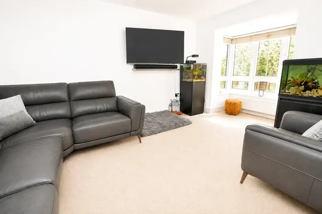 Tarnside Close, Smallbridge, OL16, photo 2