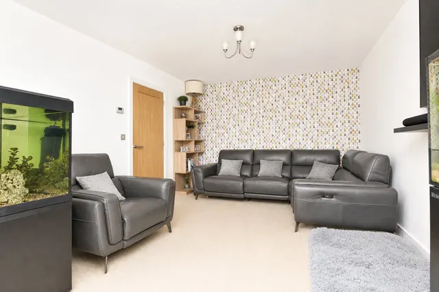 Tarnside Close, Smallbridge, OL16, photo 3