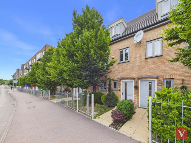 College Drive, Dunstable, LU5 4UA, photo 1