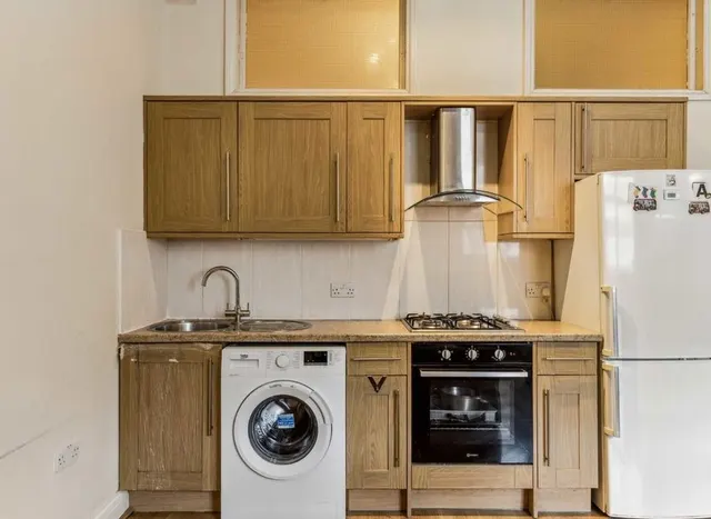 Photo 3 — Brighton Terrace, Brixton, SW9