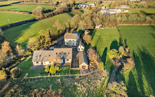 Photo 3 — Broadlay, Ferryside, Carmarthenshire, SA17 5UB