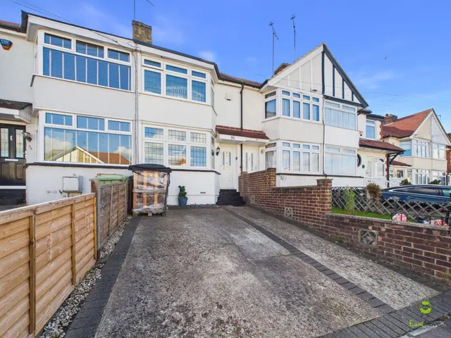 2 bedroom house, Holmsdale Grove, Bexleyheath, DA7