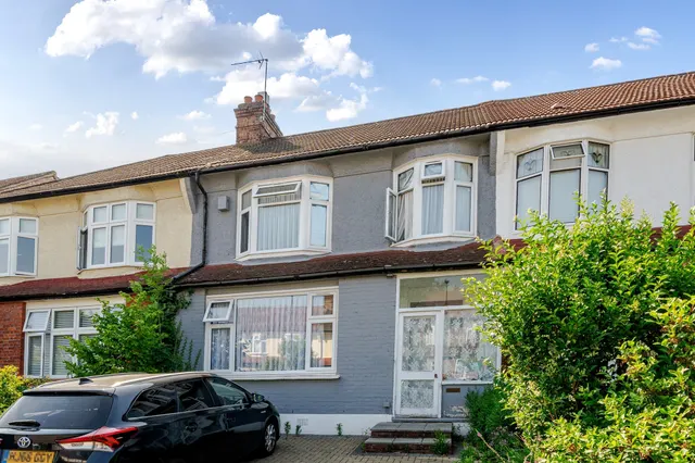 Sittingbourne Avenue, Enfield, photo 1